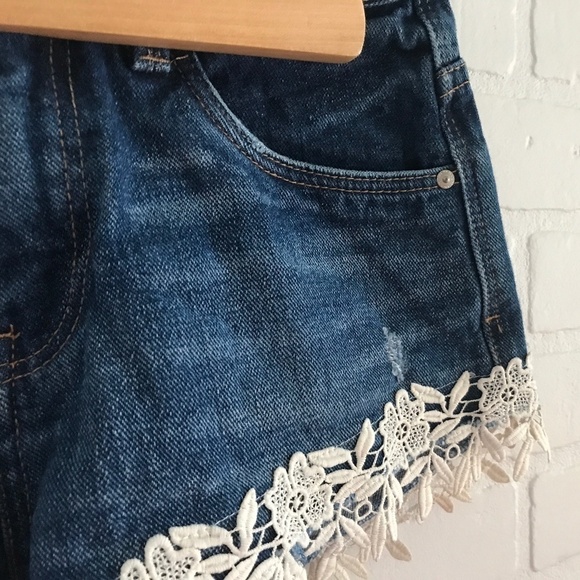 Zara Trafaluc Mini shorts Jeans Blue Denim Boho Country Festival Crochet Sz 0 - Picture 5 of 8